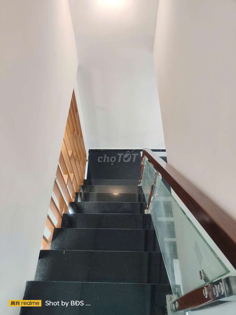 Rent a nice two-story house on 42 hbc 10 million a month.