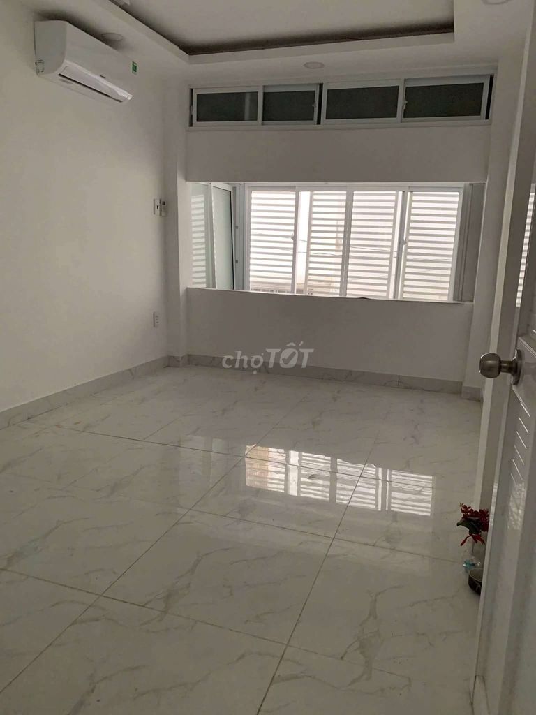 Two room Nguyễn Chí Thanh air conditioning.