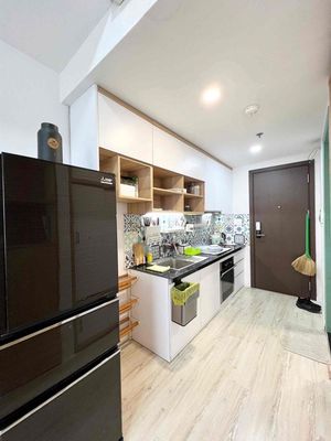 The apartment is just outside of the Royal Park Airport.
