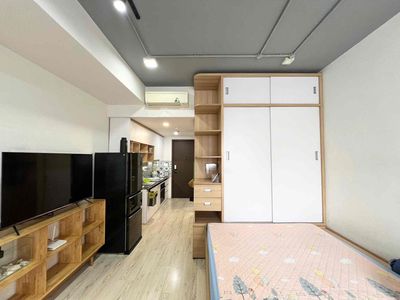 The apartment is just outside of the Royal Park Airport.