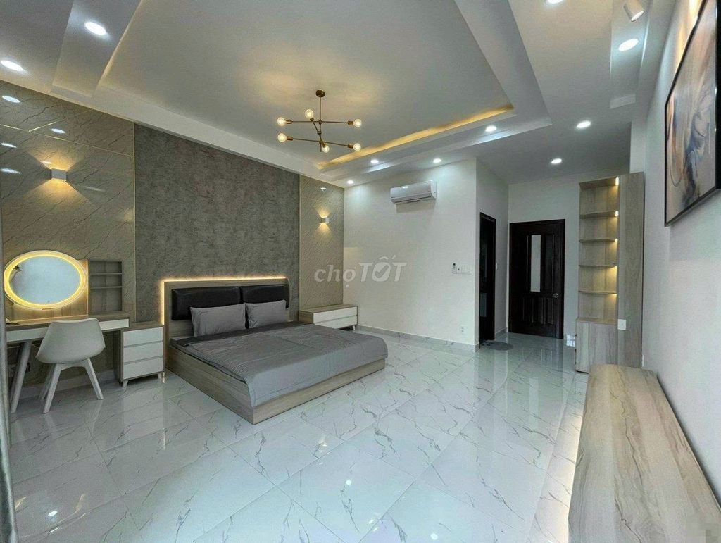 Need to rent a cash house 36 A Bàu Cát 1-714 QTân Bình with an elevator.