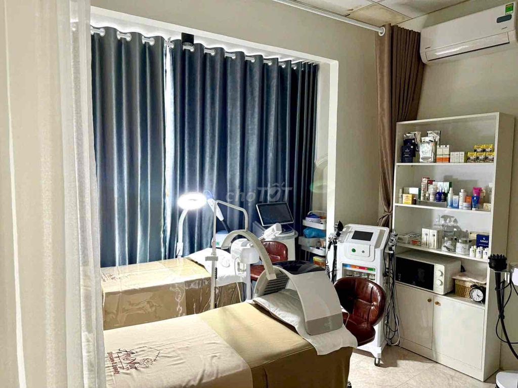 Rent two floors of Nguyễn Thượng Hiền Street.
