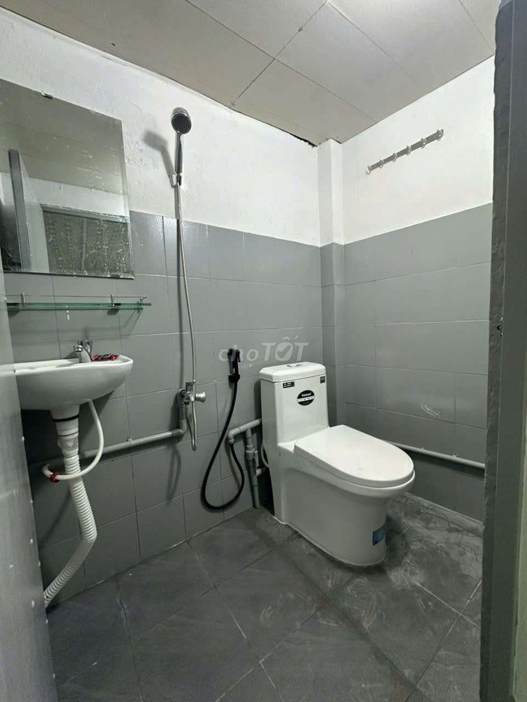 Three meters and five feet of rent.