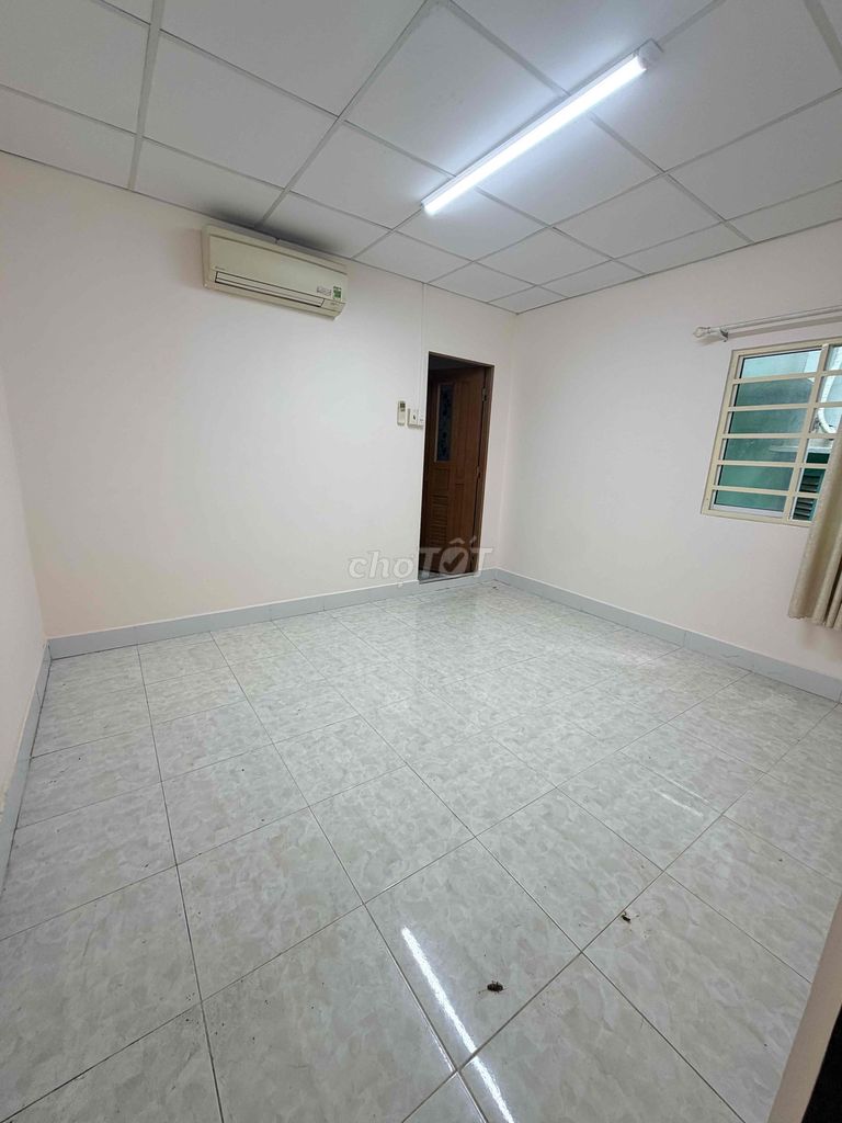 The alleys are centimeter8, area 80 meters, 4 bedrooms, 3 toilets, 1.6 million.