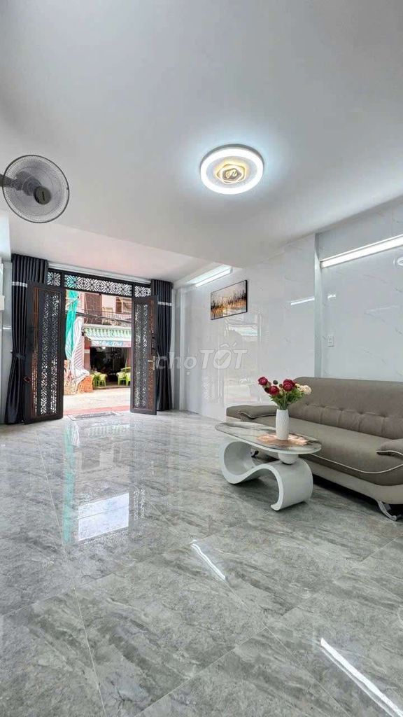 Rent an apartment in front of the morning tree - Tân Thành - 15th district - 2 bedroom