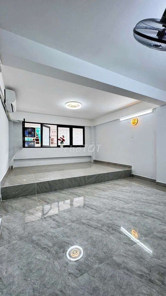 Rent an apartment in front of the morning tree - Tân Thành - 15th district - 2 bedroom