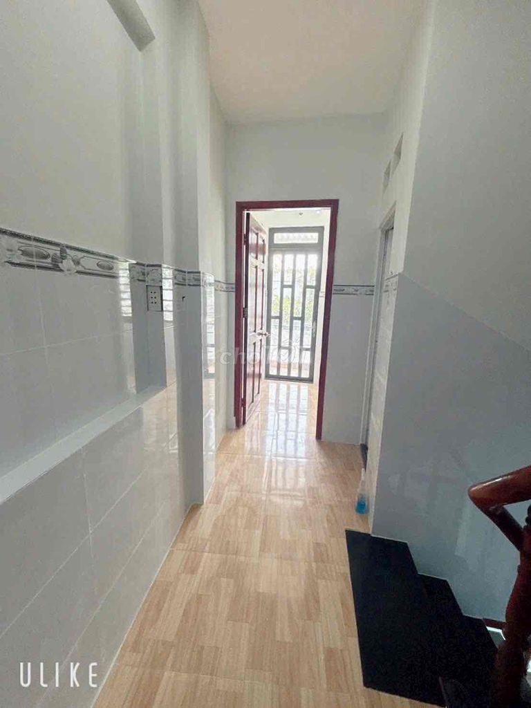 Số 6 Street -- three bedrooms -- six-and-a-half million a month.