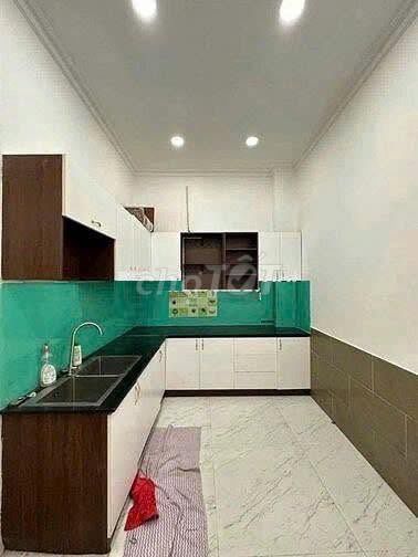 Rent a three-story sulfur ton of District 7