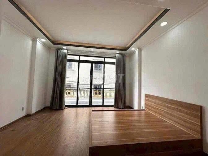 Rent a three-story sulfur ton of District 7