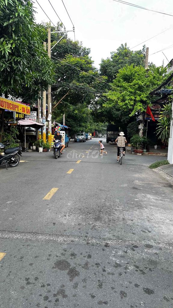 Rent the entire house. S5 p Tây Thạnh.5 x20 meters a floor.