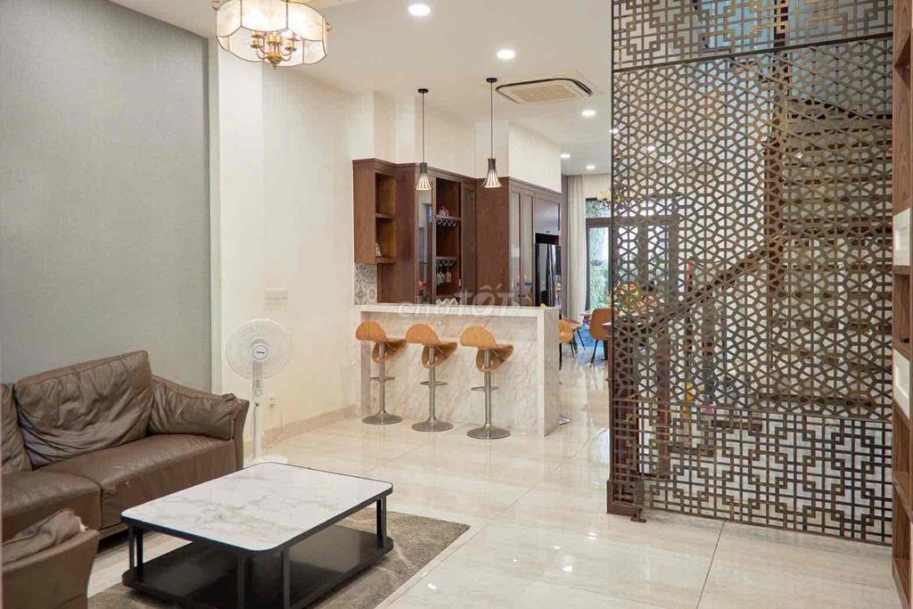 Let's rent out the Lakeview City full of its 35 million.