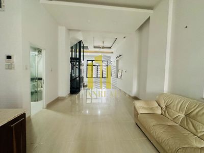 The ground floor one elevator floor - 6 X23 M at 33 million Trần Não Street