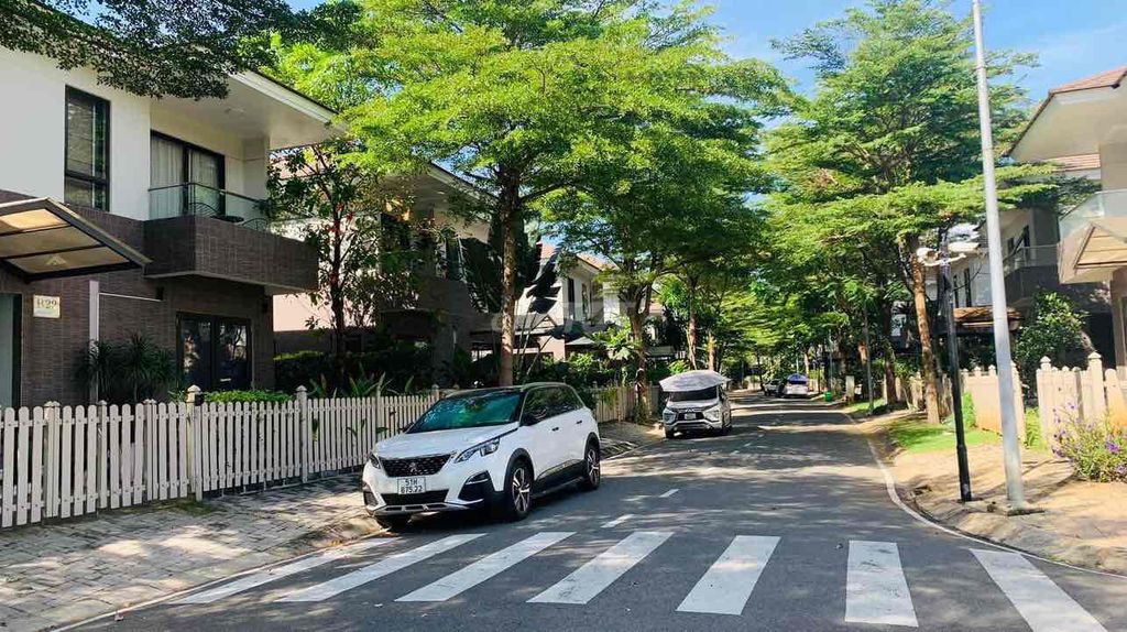 Rent a house on Elellia Garden. Right next to Mizuki. Basic Internal