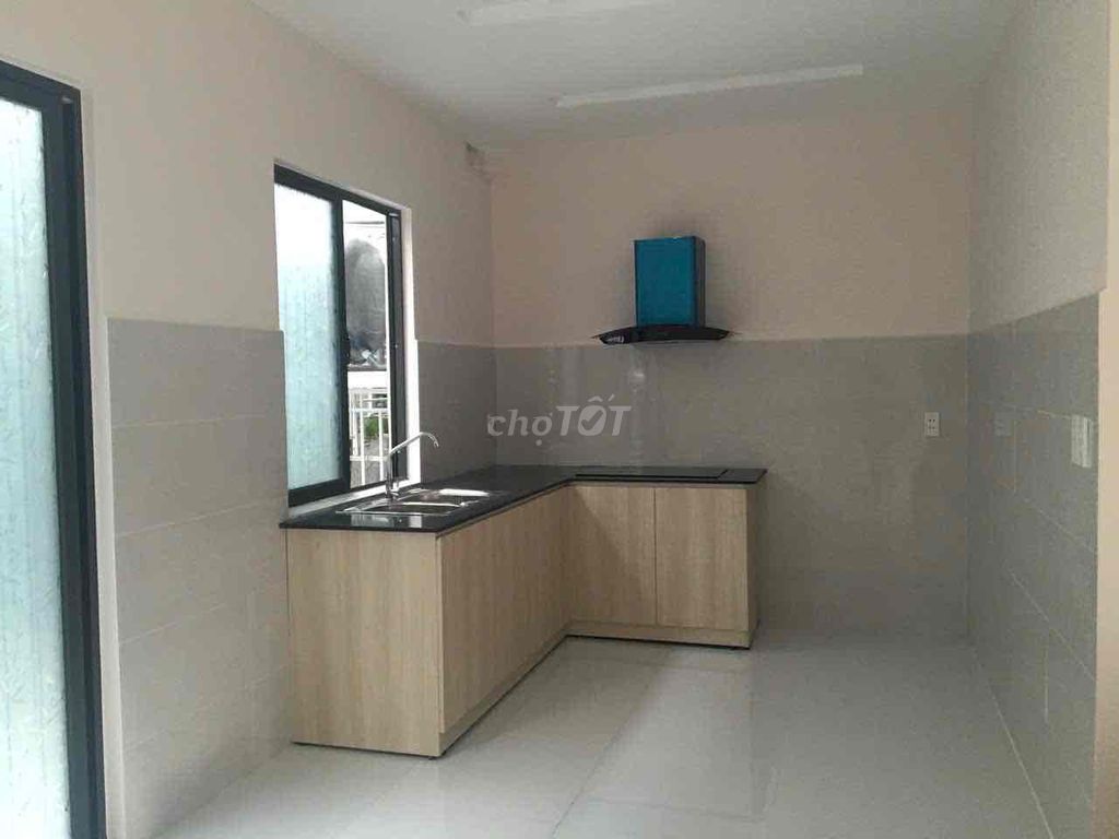 Rent a house on Elellia Garden. Right next to Mizuki. Basic Internal
