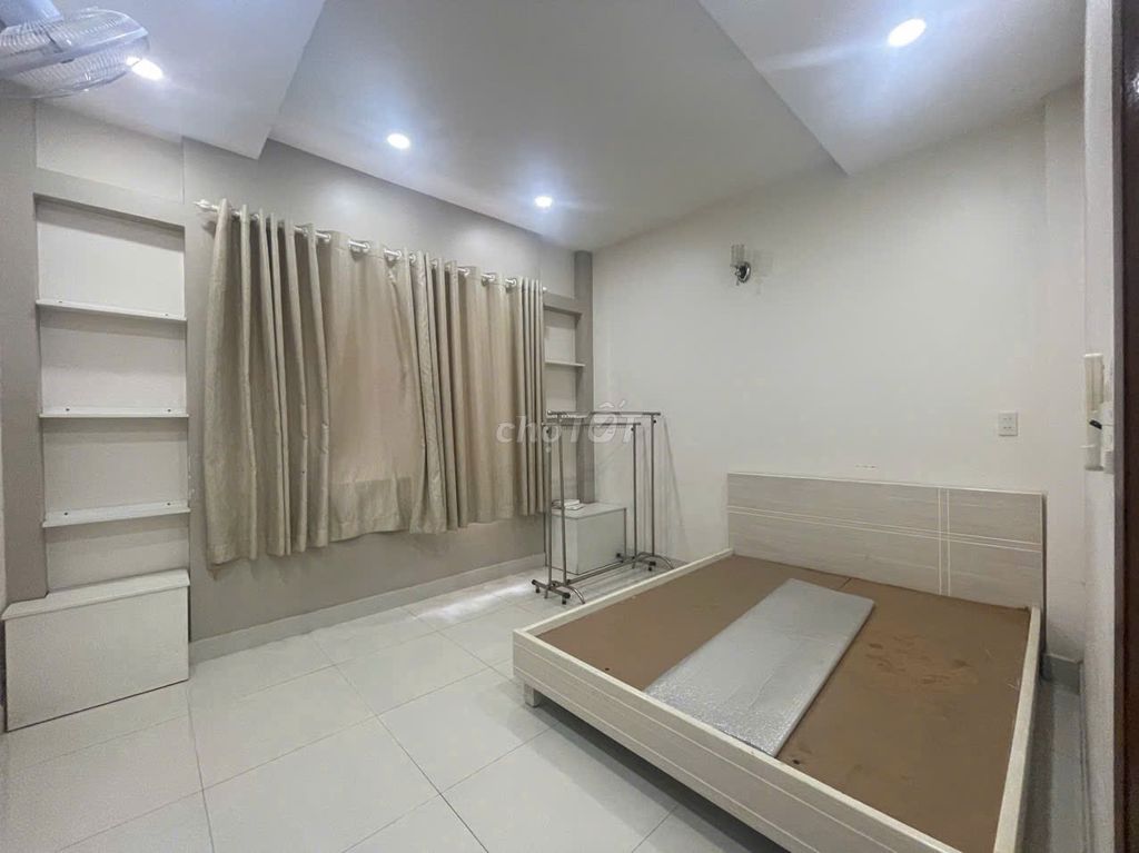 4 stories of renting, 4 mx18 meters, 1 10-mile drive to 8-16 million.