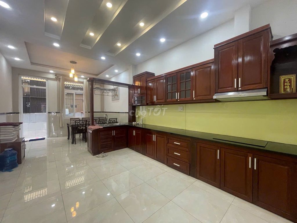 4 stories of renting, 4 mx18 meters, 1 10-mile drive to 8-16 million.