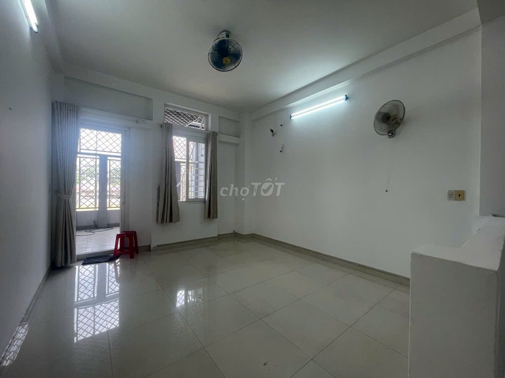 4 stories of renting, 4 mx18 meters, 1 10-mile drive to 8-16 million.