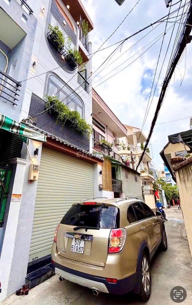 Renting a nice Lê Quang Định, Bình Thạnh–3 stories, solar cells.