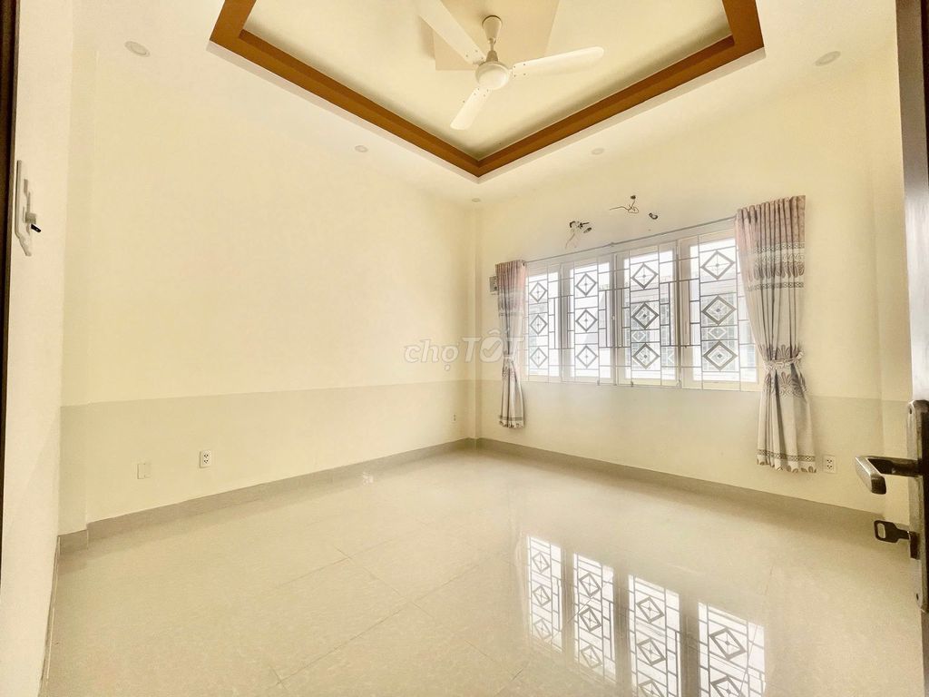 Rent a four-story 4 mx17 m, a Bông Sao-5-0-5. 19 million