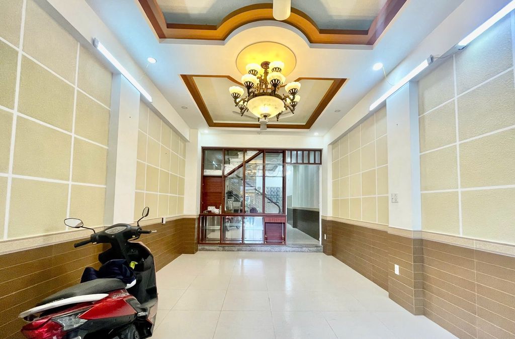 Rent a four-story 4 mx17 m, a Bông Sao-5-0-5. 19 million
