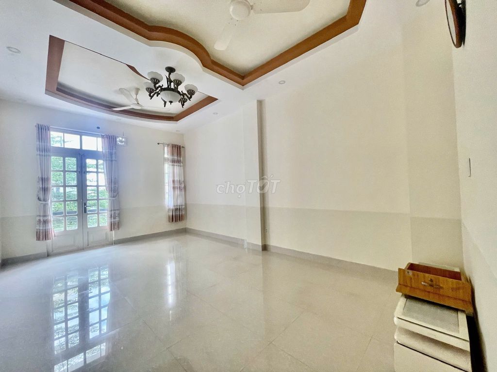 Rent a four-story 4 mx17 m, a Bông Sao-5-0-5. 19 million