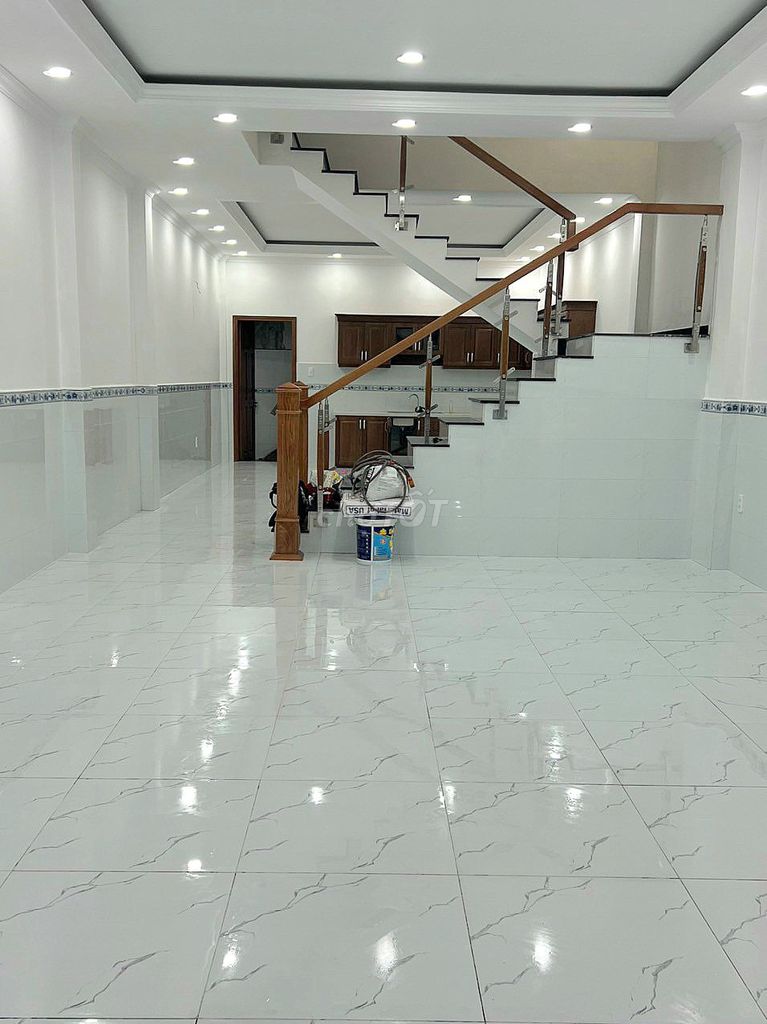 We need to rent a house. 971 A Phạm Văn Bạch-712 QGò Vấp.