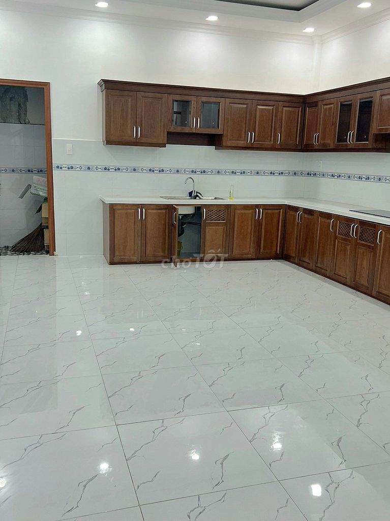 We need to rent a house. 971 A Phạm Văn Bạch-712 QGò Vấp.