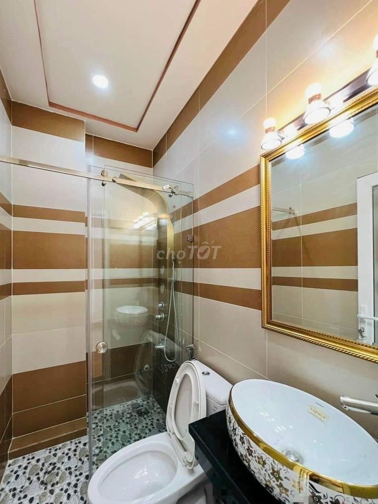 We need to rent a house of 245/8 A Nguyễn Trãi P.Nguyễn Cư Trinh District 1.
