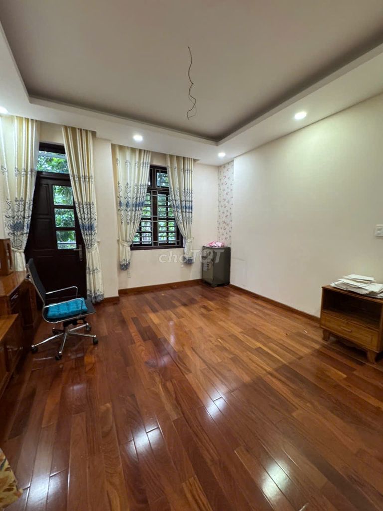 Rent the original Đặng Thùy Trâm, Central Central Central, Hcm