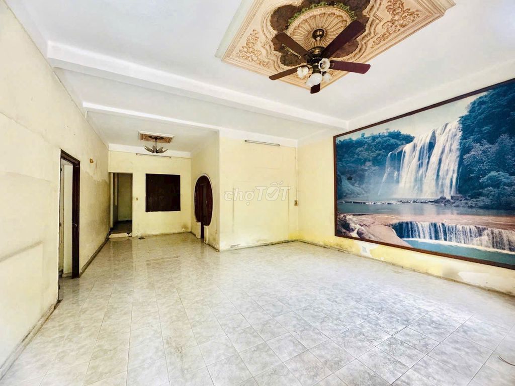 Renting H1-H5 Bạch Mã, District 10 – across 13 M. 325 M2, at 60 million.