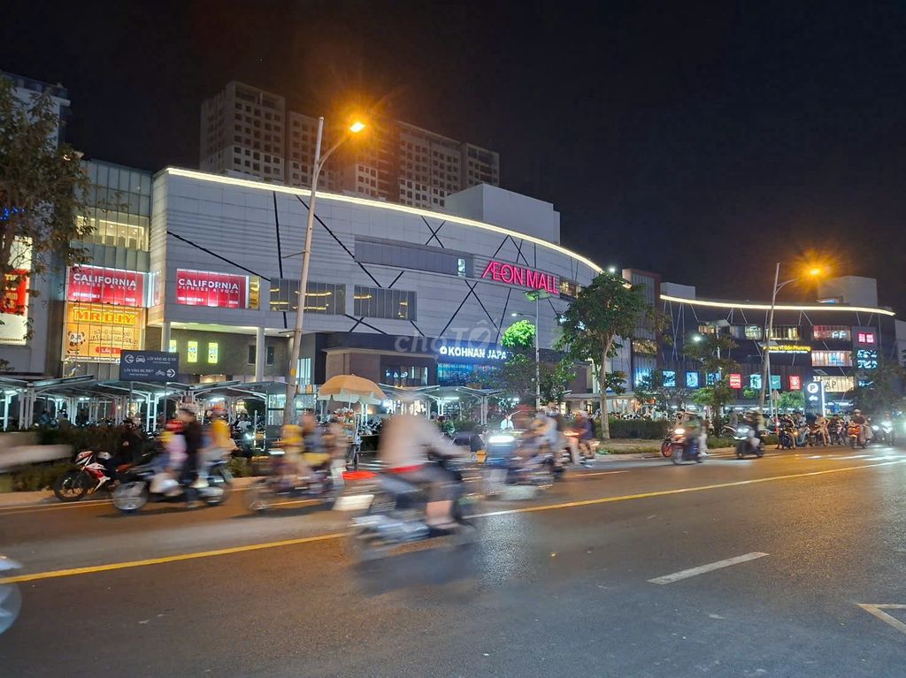 30 meters across from aeon 5 x 20 meters by 4 floors by the edge of 8mm