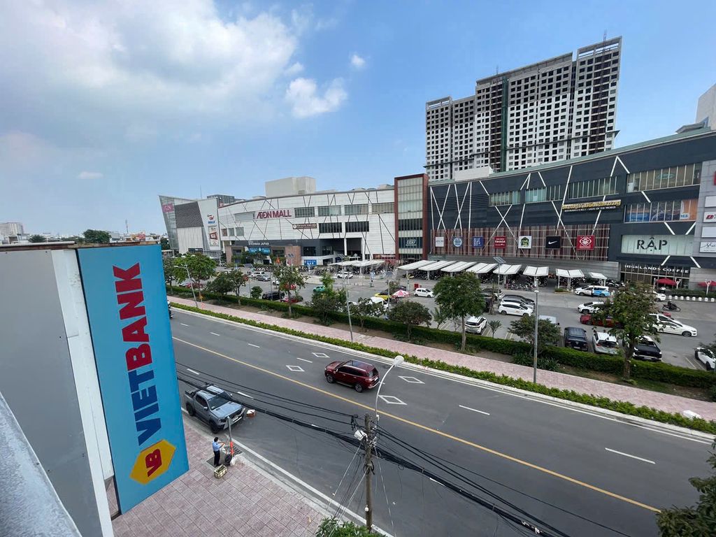 30 meters across from aeon 5 x 20 meters by 4 floors by the edge of 8mm