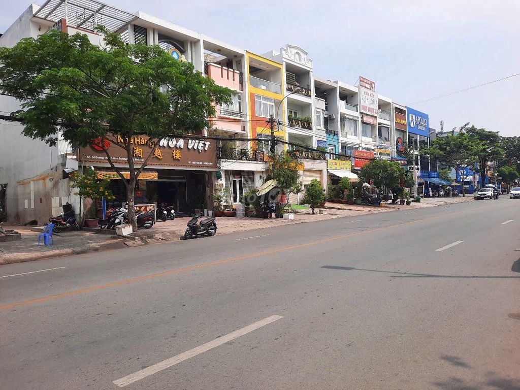 30 meters across from aeon 5 x 20 meters by 4 floors by the edge of 8mm