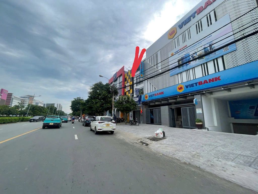 30 meters across from aeon 5 x 20 meters by 4 floors by the edge of 8mm