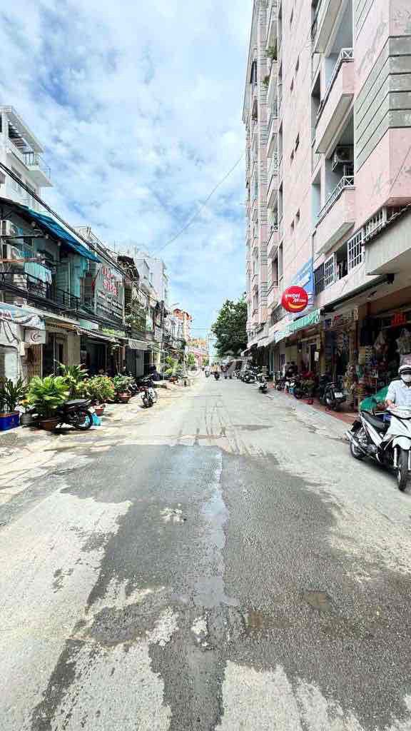 business front — C / C / Tomorrow’s tree —Tân Thành, Top 16.