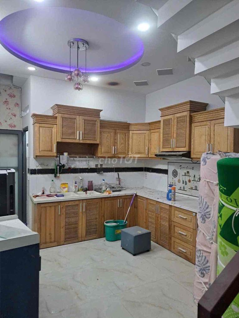 Let's rent 4x11 meters 2 floor st(3 bedrooms.3 toilets) Qq1101111 million