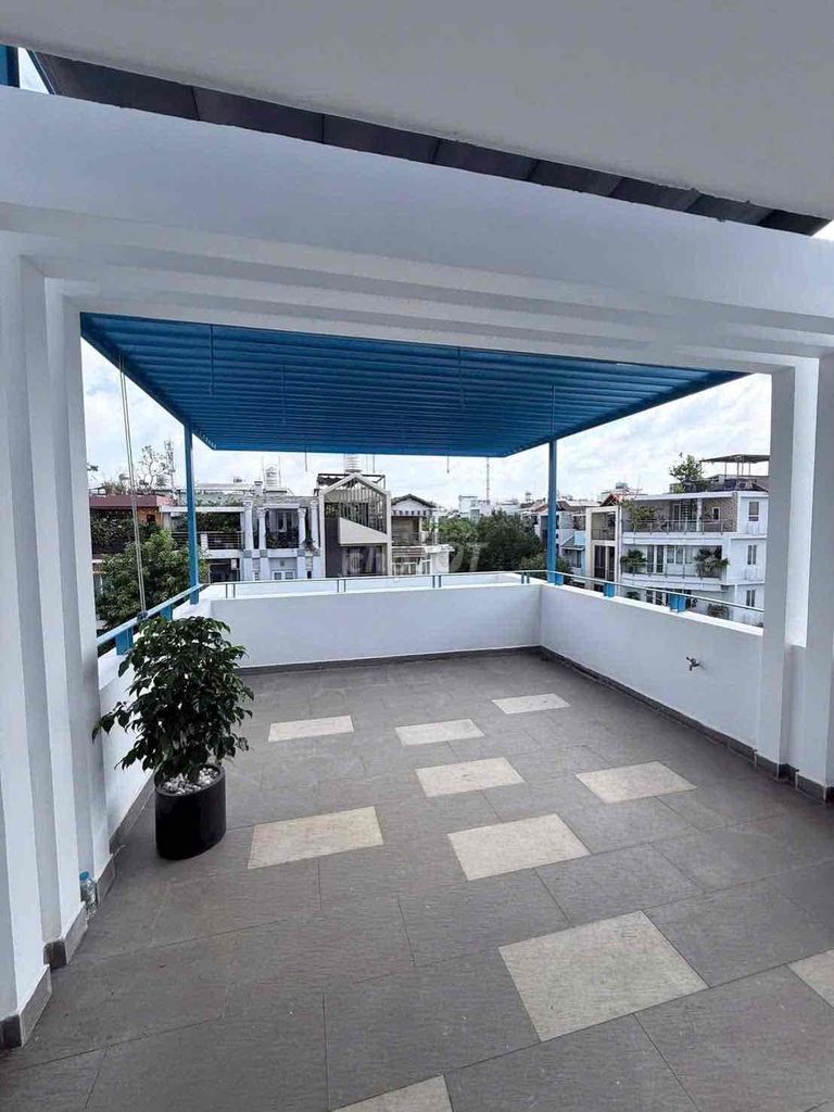 To rent a rich mansion! Big area! In and out of office!