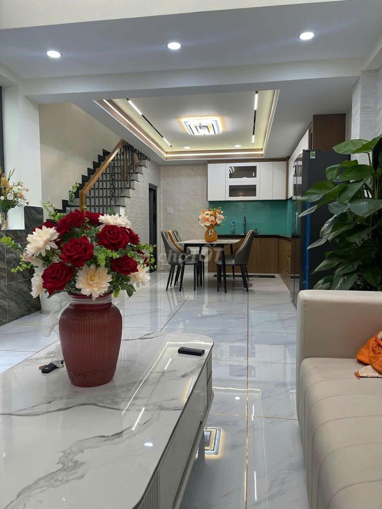 Four bedrooms. Full Seven. Three floors.