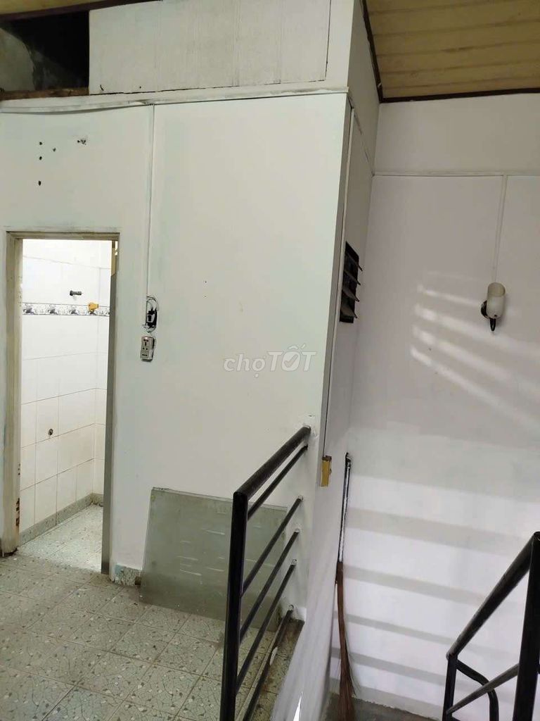 The whole alley house is / / Bùi Quang Là. 1 st. 1 st. 2 bedroom 2 toilets cost 7 million