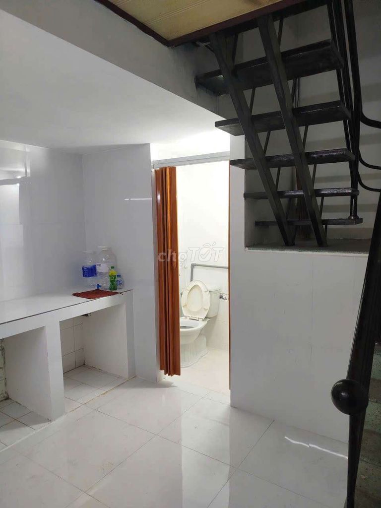 The whole alley house is / / Bùi Quang Là. 1 st. 1 st. 2 bedroom 2 toilets cost 7 million