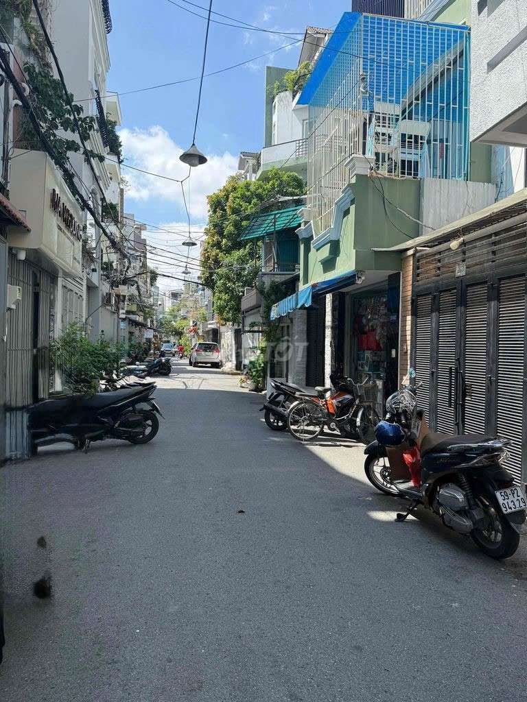 Rent Lê Văn Sỹ four bedrooms, three toilets, 16.5 million.