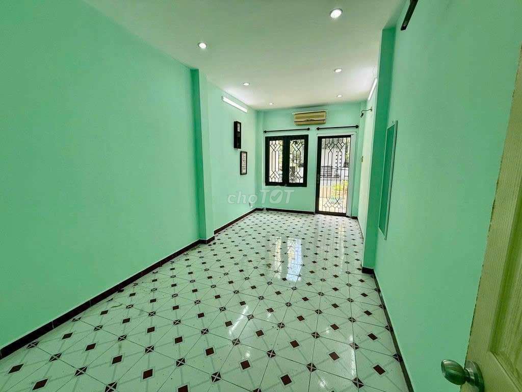 Rent Lê Văn Sỹ four bedrooms, three toilets, 16.5 million.
