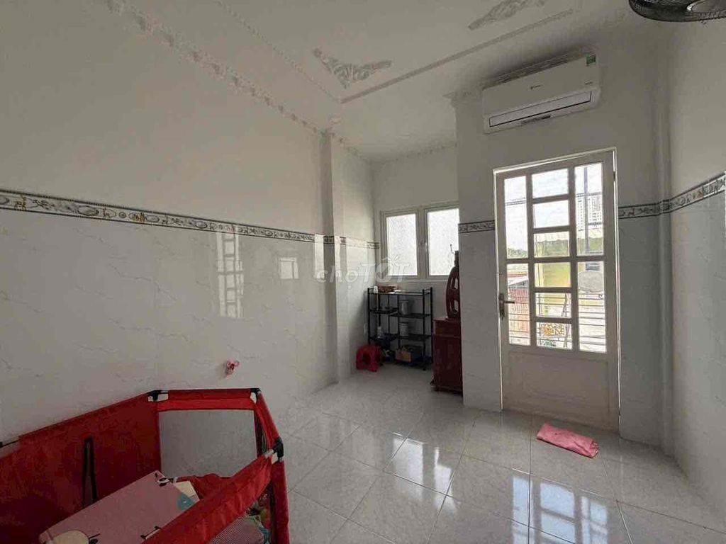 8.5 Trieu Cho Rents xh Phạm Hữu Lầu Railway