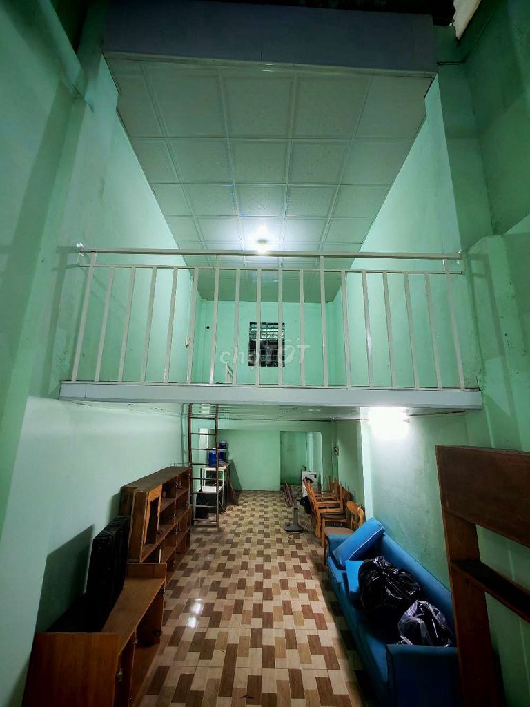 Rent the whole place 3 x 15 meters with a suspended wall
