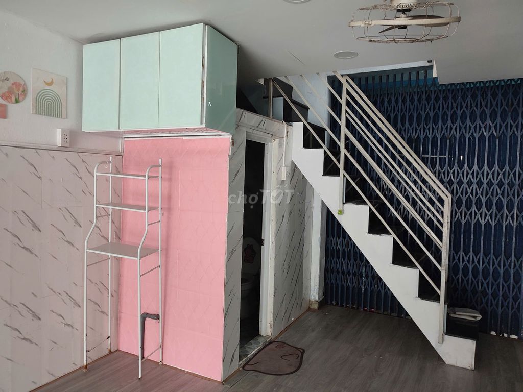 Huỳnh Văn Nghệ Front Real House