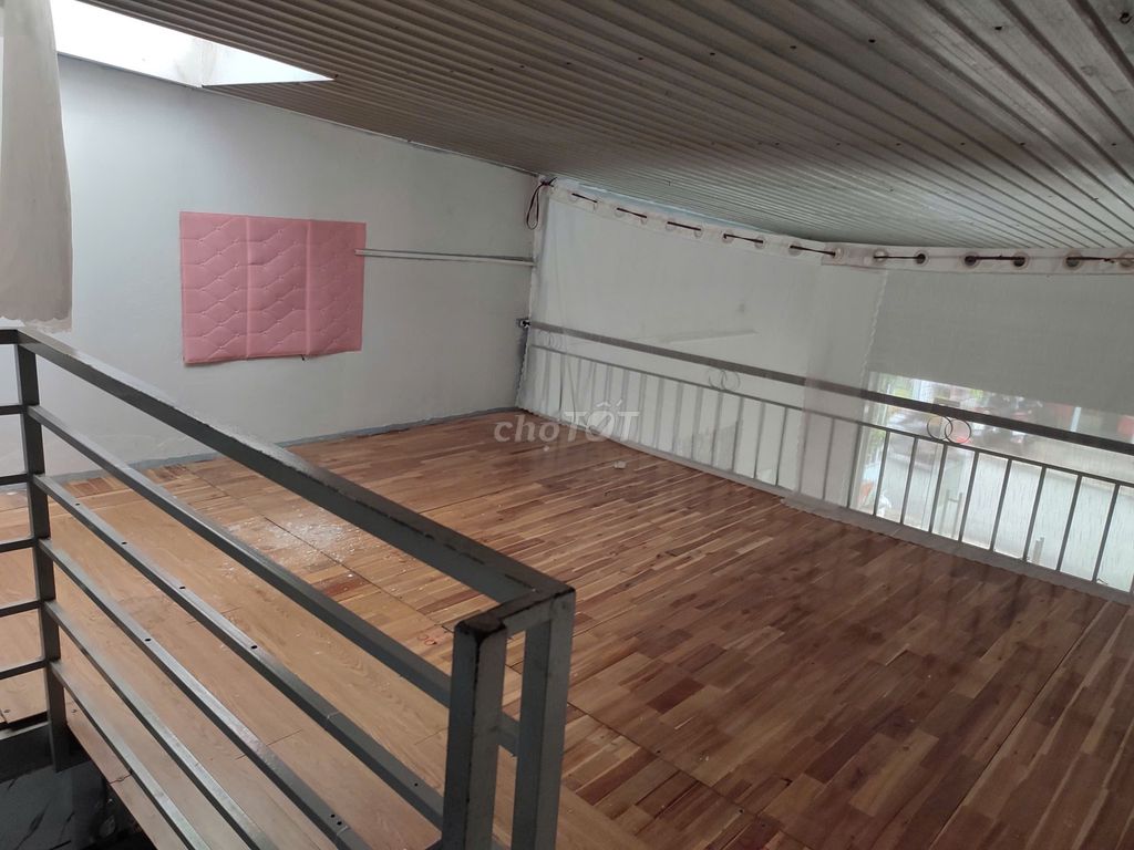 Huỳnh Văn Nghệ Front Real House