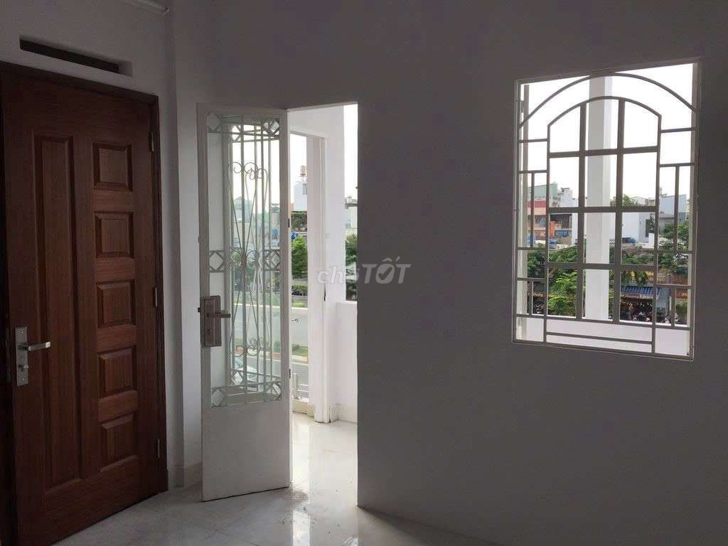 20 million -- the Phạm Văn Đồng front -- is equal to 7.5 meters minus three floors -- broad sidewalk.