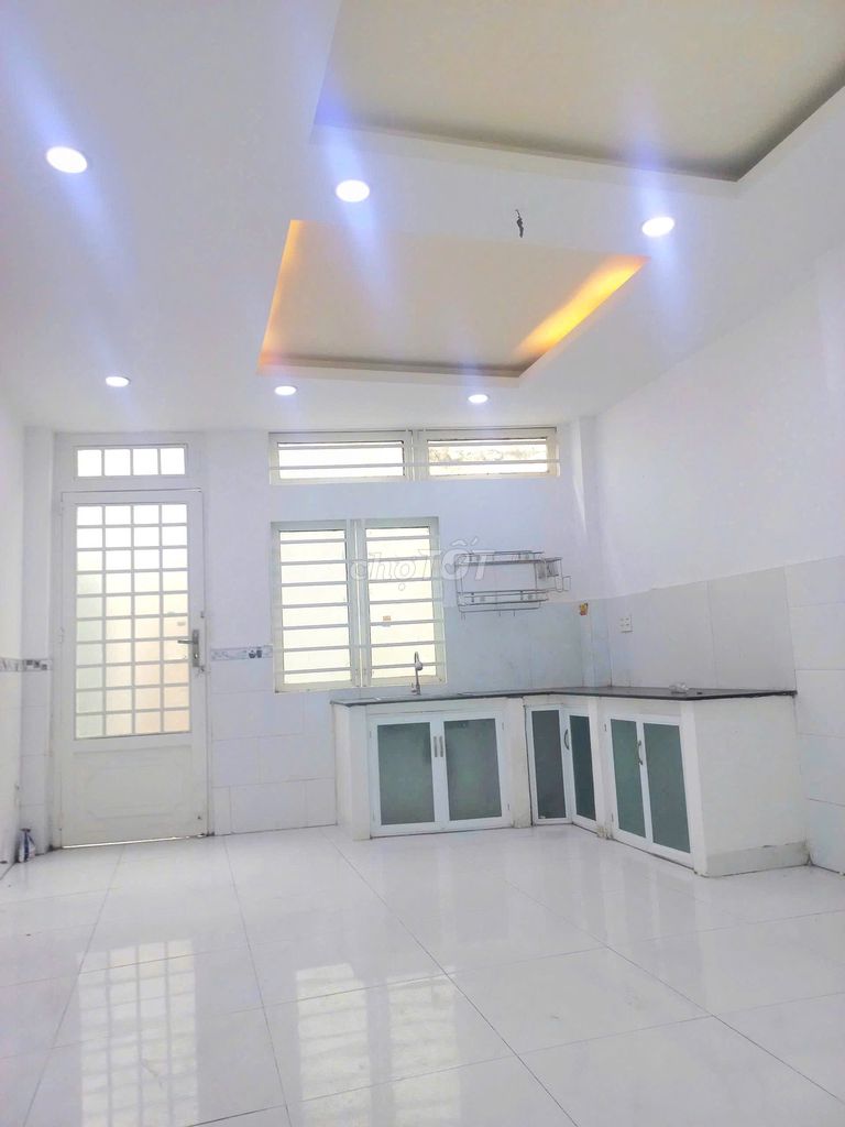 11 million 4 x 15 meters. Three bedrooms. Quang Trung-7.14 Gò Vấp.