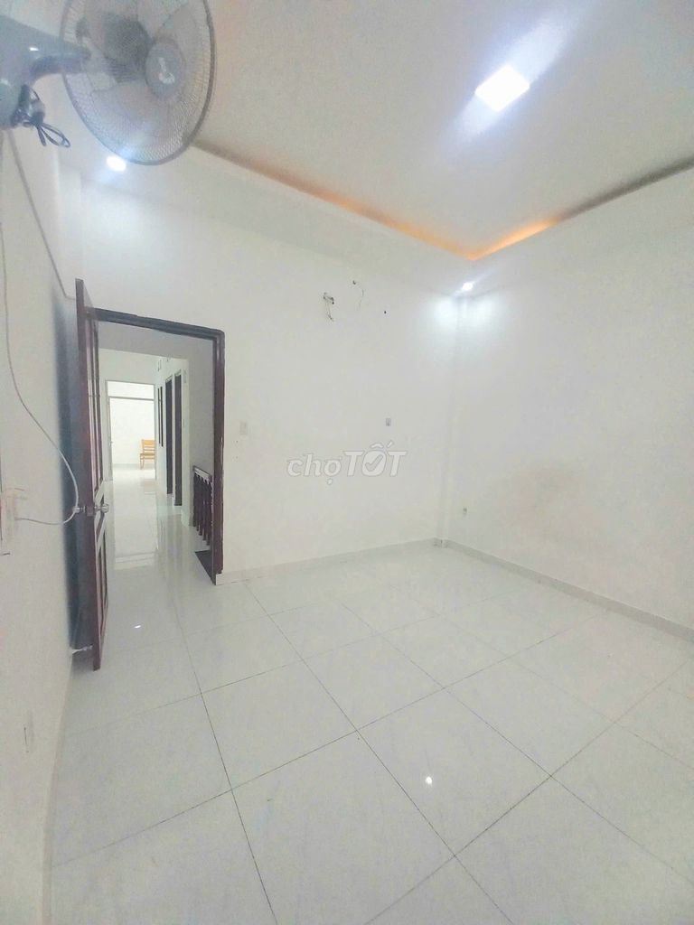 11 million 4 x 15 meters. Three bedrooms. Quang Trung-7.14 Gò Vấp.