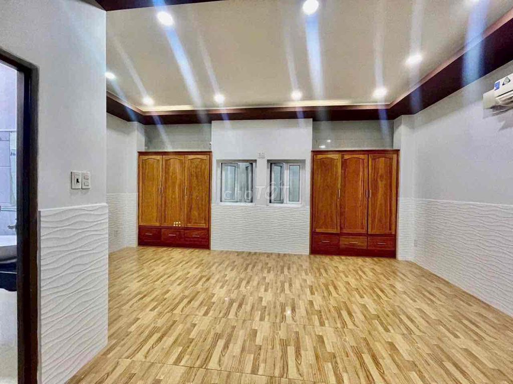 17 million a month -- 6M across, with a vault plus 3 floors-- Bình Trị Đông A, bt